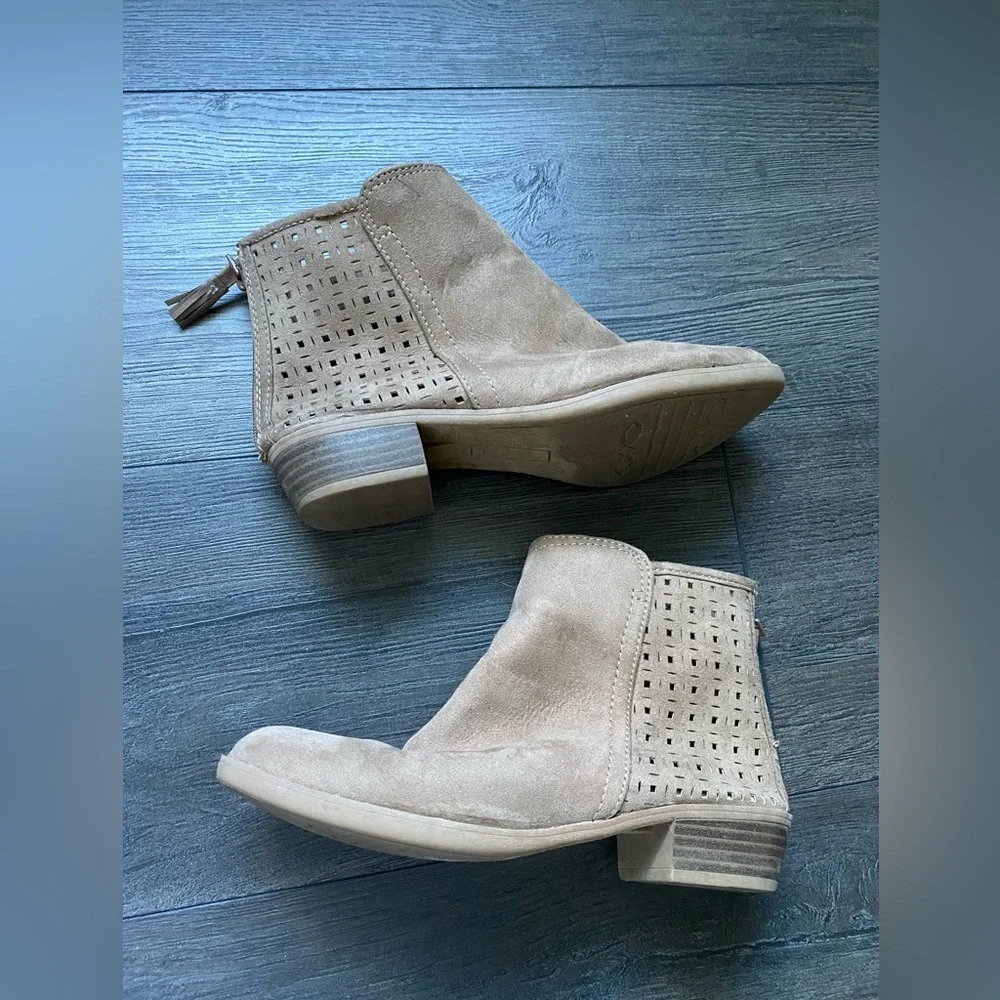 Cynthia Rowley Girls Laser-cut Suede Back Zip Ankle Boots Taupe Size 4M